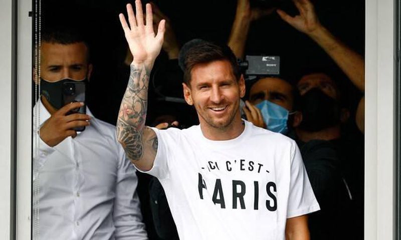 640x410 messi-salue-foule-arrivee-bourget