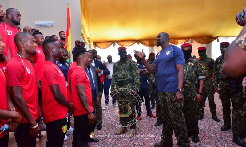 Remise de drapeau aux joueurs guinéens