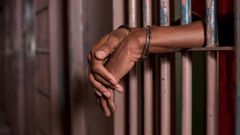 ___5523517___https:______static.pulse.com.gh___webservice___escenic___binary___5523517___2016___9___23___13___o-BLACK-MAN-HANDCUFFS-facebook