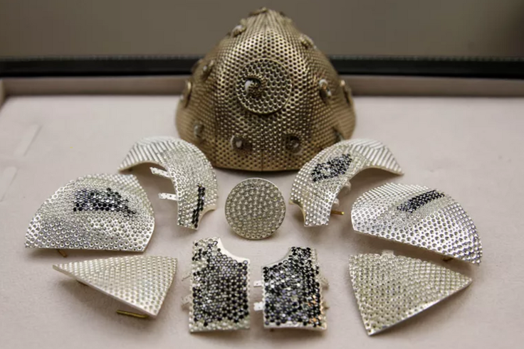 Covid-19: Un bijoutier confectionne le masque le plus cher au monde à 1,5 millions de dollars