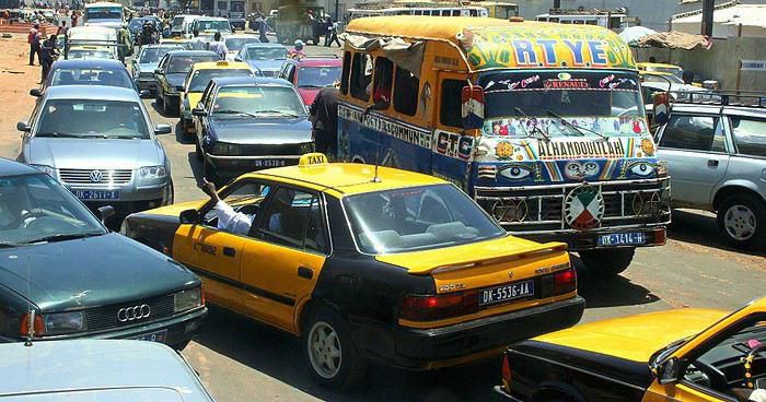 voitures sur la route