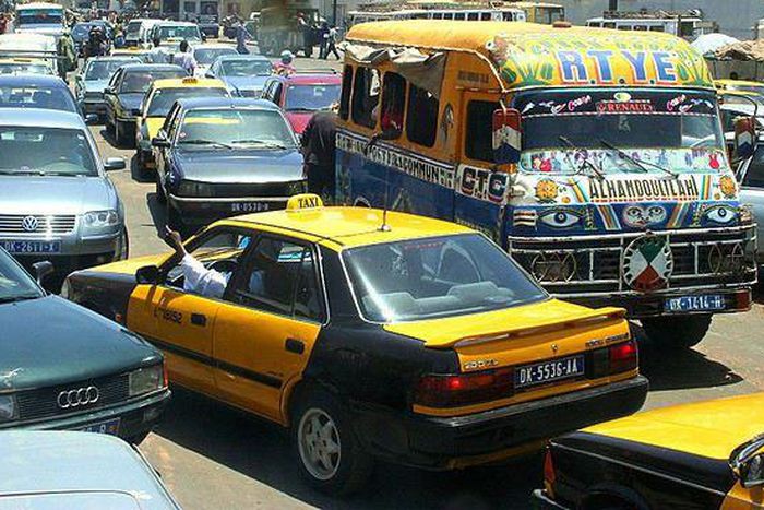 voitures sur la route