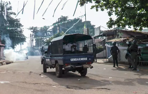 PRÉSIDENTIELLE EN GUINÉE : DES HEURTS À CONAKRY AVANT L’ANNONCE DES RÉSULTATS OFFICIELS