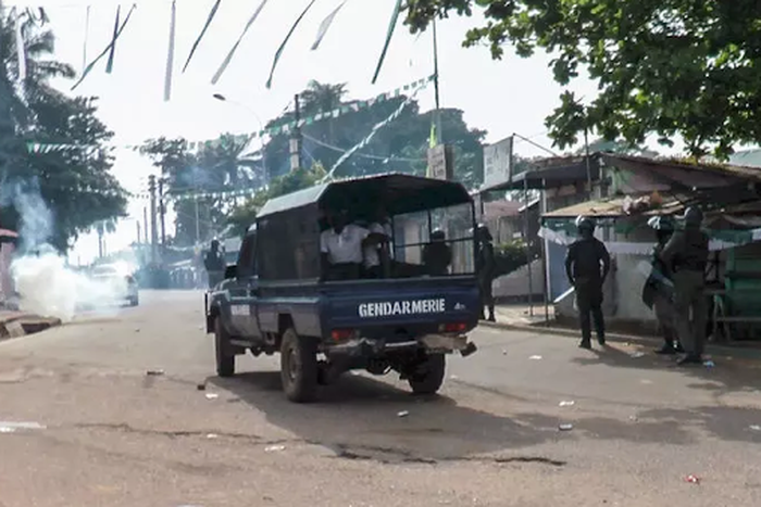 PRÉSIDENTIELLE EN GUINÉE : DES HEURTS À CONAKRY AVANT L’ANNONCE DES RÉSULTATS OFFICIELS