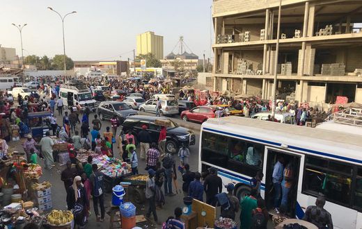 Trafic routier à Keur Massar (Sénégal)