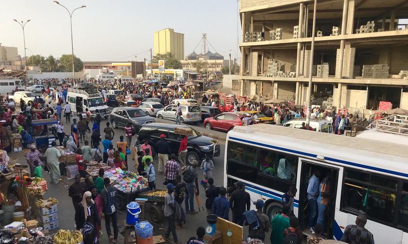 Trafic routier à Keur Massar (Sénégal)