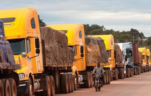 DAKAR : LES VÉHICULES DE TRANSPORT DE MARCHANDISES DE PLUS DE 3,5 TONNES INTERDITS SUR CERTAINS AXES ET À CERTAINES HEURES (ARRÊTÉ)