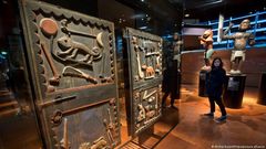 La France restitue des objets d'art au Bénin