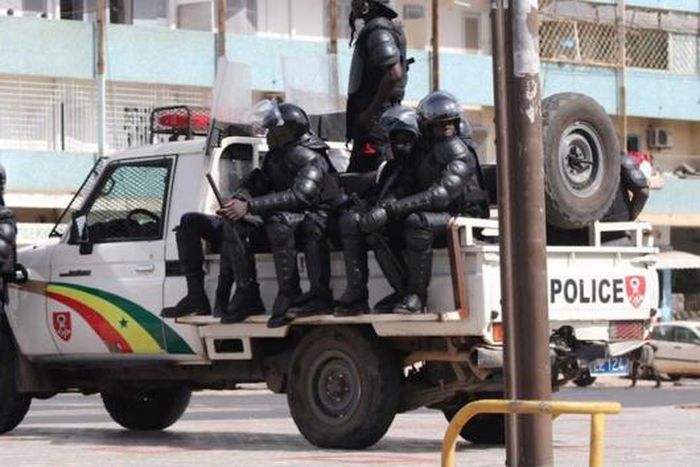 ETAT D'URGENCE ET COUVRE-FEU :15 600 INTERPELLATIONS, 425 DÉFèREMENTS