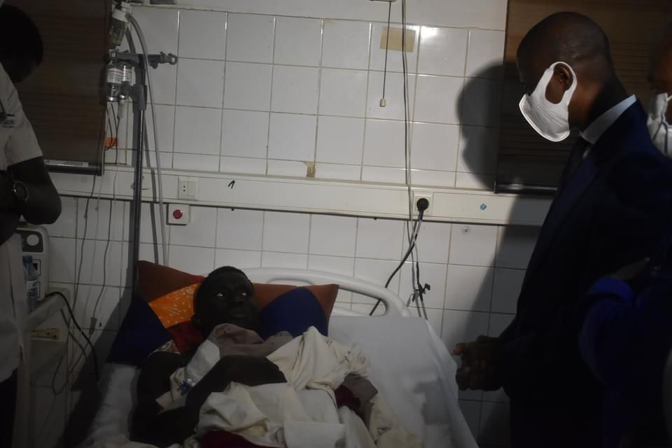 Félix Antoine Diome au chevet des blessés lors des manifestations