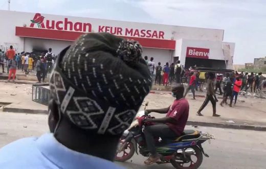 Auchan Keur Massar pillé