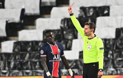 Idrissa-Gueye-Rouge-1016347