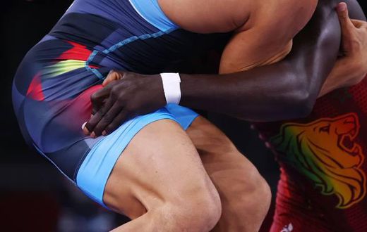 Tokyo 7 août 2021 | Le lutteur Adama Diatta (Sénégal) affronte Daulet Niyazbekov (Kazakhstan)