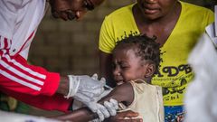 Les experts ont noté que les programmes de vaccination systématique qui sauvent des vies dans les pays en développement doivent être protégés pendant la réponse et la récupération du COVID-19 [AFP]