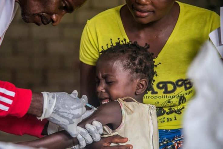 Les experts ont noté que les programmes de vaccination systématique qui sauvent des vies dans les pays en développement doivent être protégés pendant la réponse et la récupération du COVID-19 [AFP]