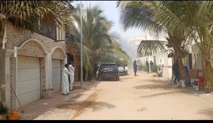 Mobilisation des partisans d'Ousmane Sonko devant sa demeure