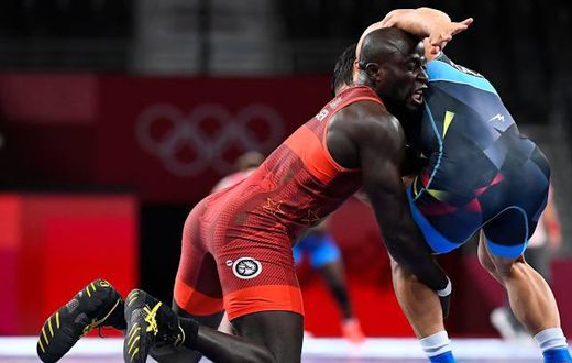 Tokyo 7 août 2021 | Le lutteur Adama Diatta (Sénégal) affronte Daulet Niyazbekov (Kazakhstan)