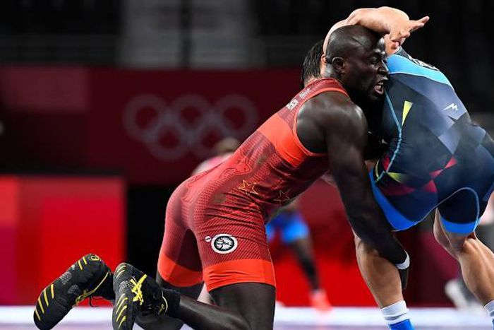 Tokyo 7 août 2021 | Le lutteur Adama Diatta (Sénégal) affronte Daulet Niyazbekov (Kazakhstan)