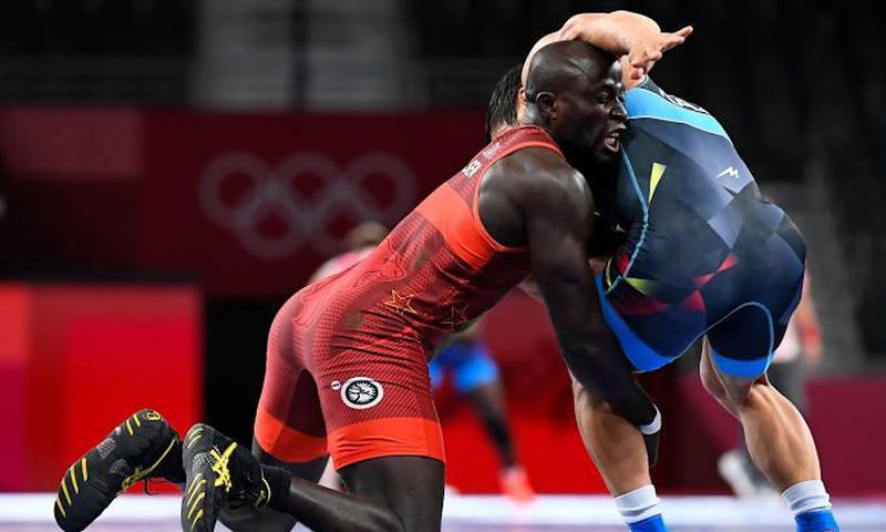 Tokyo 7 août 2021 | Le lutteur Adama Diatta (Sénégal) affronte Daulet Niyazbekov (Kazakhstan)