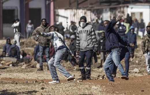 Sur le plan économique, le gouvernement estime que ces violences vont coûter 50 milliards de rands, soit 3,4 milliards de dollars, à l’économie Crédit photo - AFP