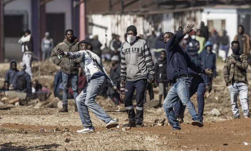 Sur le plan économique, le gouvernement estime que ces violences vont coûter 50 milliards de rands, soit 3,4 milliards de dollars, à l’économie Crédit photo - AFP