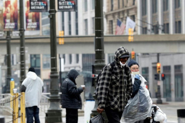 Il n'y a pas de données nationales disponibles sur les cas de COVID-19 par race, mais un schéma de surreprésentation par les Noirs américains est apparu dans les États ou les juridictions qui partagent les chiffres.