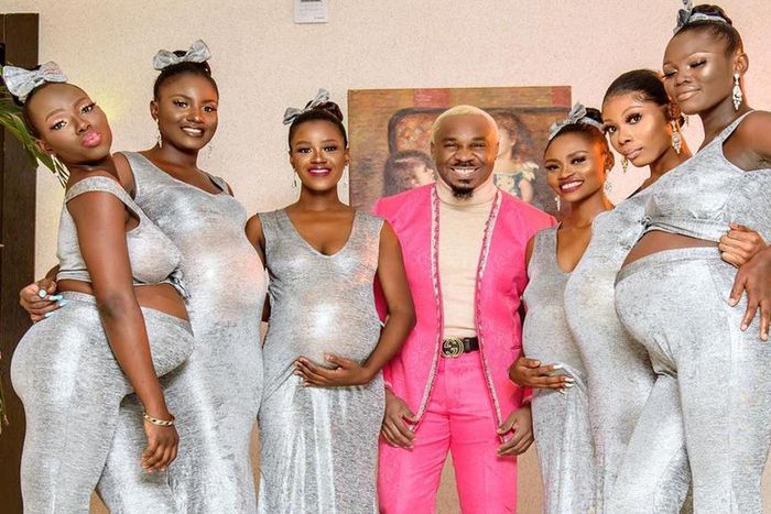 Pretty-Mike-caresse-en-public-le-ventre-arrondi-de-ses-6-femmes-enceintes