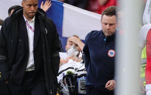 Malaise cardiaque: Eriksen évacué sur civière mais dans un état stable