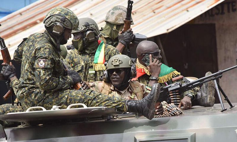 guinea-militares