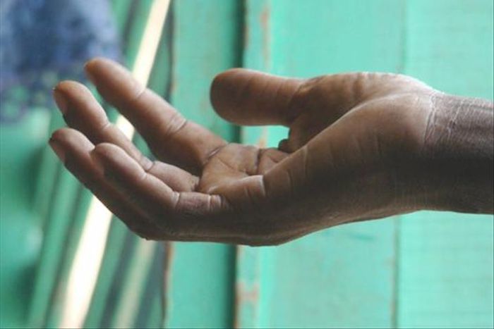 Main tendue - mendicité