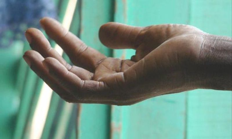 Main tendue - mendicité