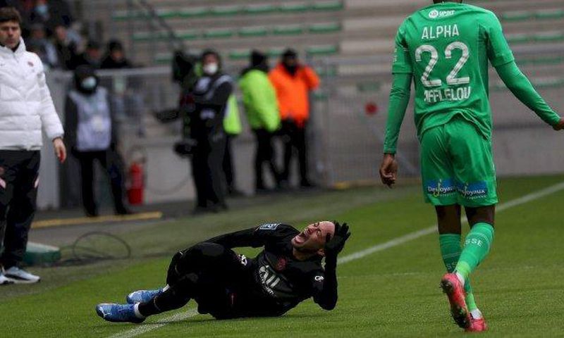 Neymar qui se tord  de douleur