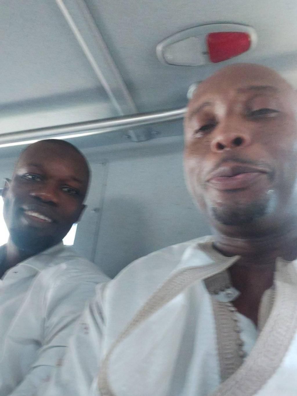 Barth Sonko et Gackou dans le fourgon de la police