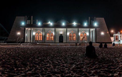 Des disciples layennes devant le mausolée Seydina Issa Laye - Cambérène | (c) Yaaba Photographie