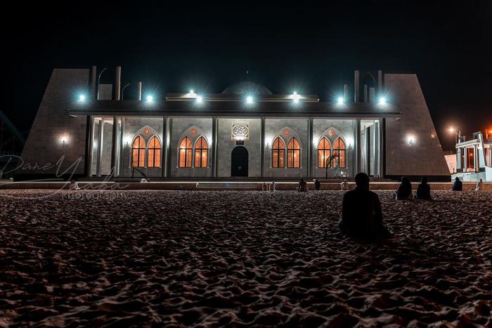 Des disciples layennes devant le mausolée Seydina Issa Laye - Cambérène | (c) Yaaba Photographie