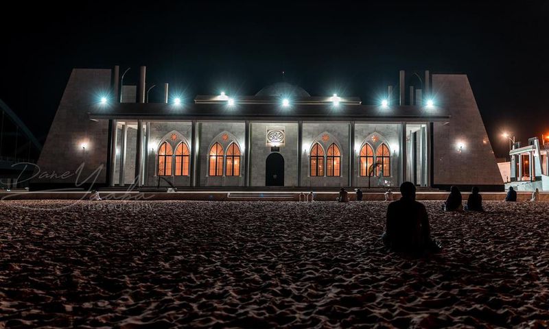 Des disciples layennes devant le mausolée Seydina Issa Laye - Cambérène | (c) Yaaba Photographie