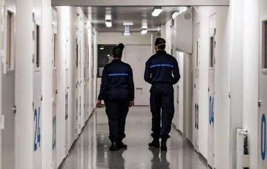 Les deux amants ont été interrompus par l'arrivée d'un surveillant photo d'illustration - AFP - Bertrand Guay