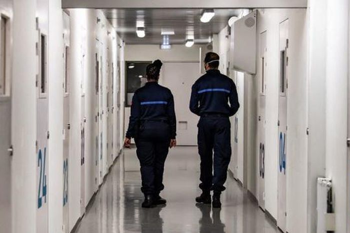 Les deux amants ont été interrompus par l'arrivée d'un surveillant photo d'illustration - AFP - Bertrand Guay