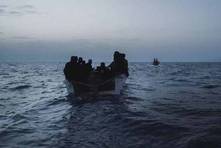 Des migrants tentent de traverser la Méditerranée le 4 juillet 2021 au large de la Libye (EYEPRESS NEWS - AFP)