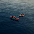 Deux bateaux de migrants au large de l'île italienne de Lampedusa, le 29 juillet 2021 -image d'illustration- AP - Santi Palacios