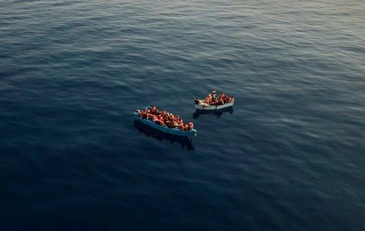 Deux bateaux de migrants au large de l'île italienne de Lampedusa, le 29 juillet 2021 -image d'illustration- AP - Santi Palacios