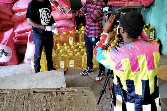 Le rappeur Dip Doundou Guiss apporte son soutien à la population de Grand Yoff.