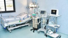 Une chambre d'hôpital au service des maladies infectieuses de FANN