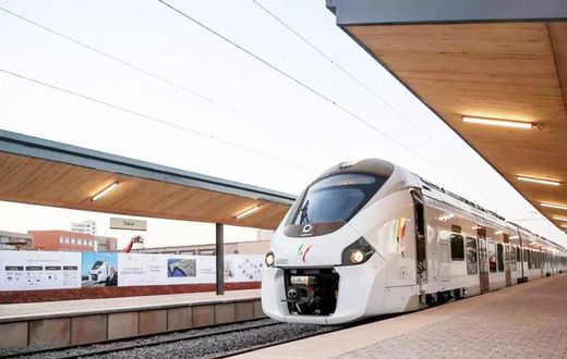 Rame de TER en gare à Dakar