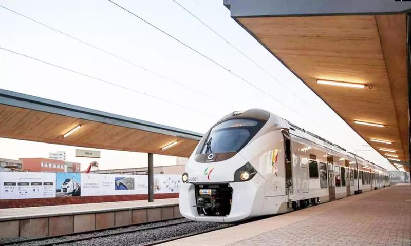 Rame de TER en gare à Dakar
