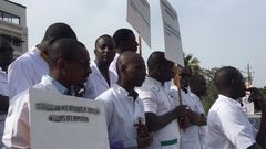 INSERTION PROFESSIONNELLE : SANTÉ - LES INTERNES DES HÔPITAUX RUENT DANS LES BRANCARDS