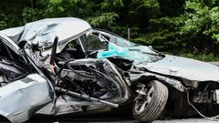 Accident-voiture-écrabouillée