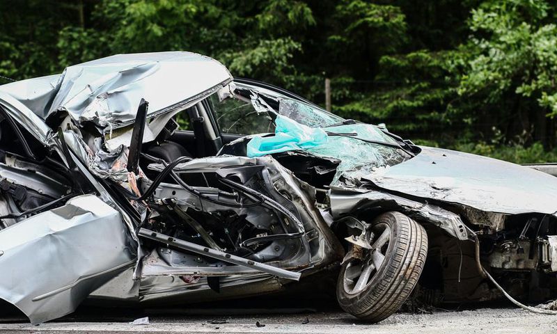Accident-voiture-écrabouillée