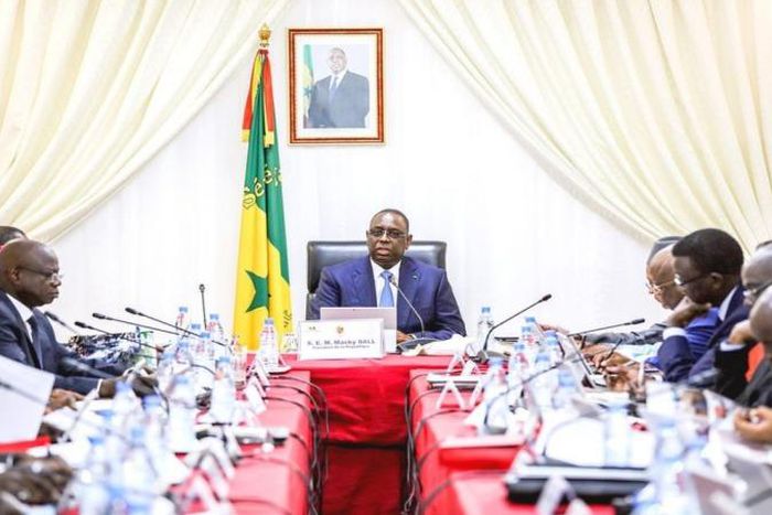 COVID-19 : UN CONSEIL PRESIDENTIEL SUR LA RELANCE DE L’ECONOMIE NATIONALE CONVOQUÉ MARDI