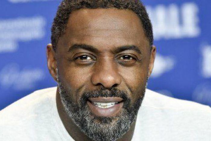 Idris Elba: L'acteur et musicien britannique a déclaré qu'il avait été testé positif du COVID-19 le 16 mars dans une vidéo publiée sur les réseaux sociaux et que, bien qu'il n'ait présenté aucun symptôme jusqu'à présent, il s'isolait des autres.